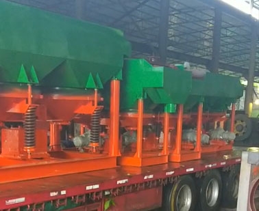 大型的筛上排矿JT2-3跳汰机发货到江西